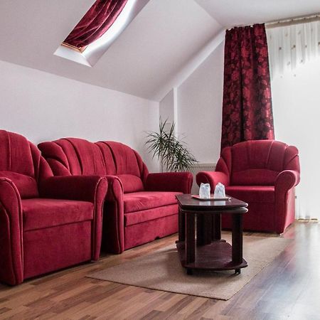 Pensiunea Octogon Piatra Neamt Ngoại thất bức ảnh