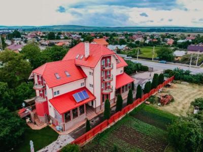 Pensiunea Octogon Piatra Neamt Ngoại thất bức ảnh