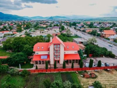 Pensiunea Octogon Piatra Neamt Ngoại thất bức ảnh