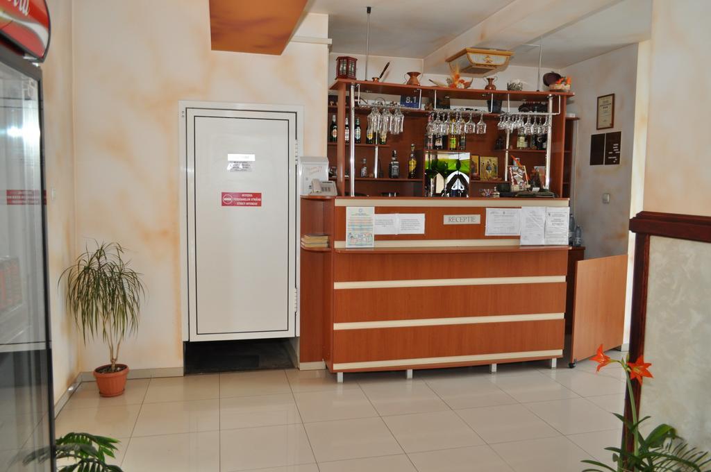 Pensiunea Octogon Piatra Neamt Ngoại thất bức ảnh