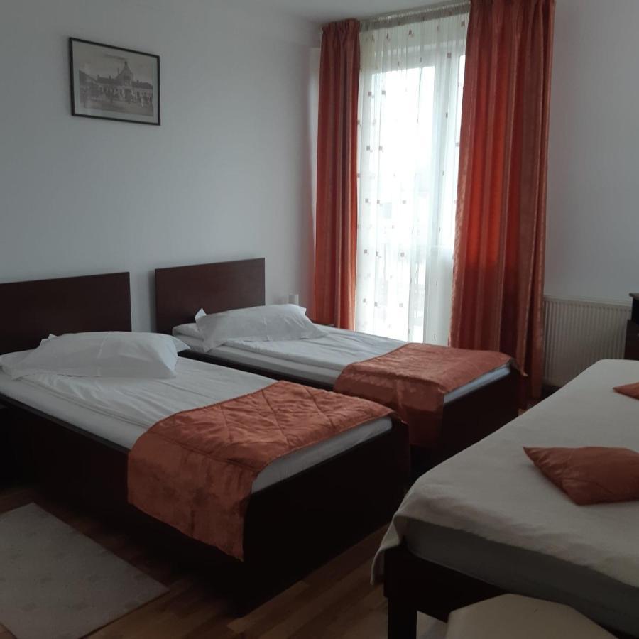 Pensiunea Octogon Piatra Neamt Ngoại thất bức ảnh